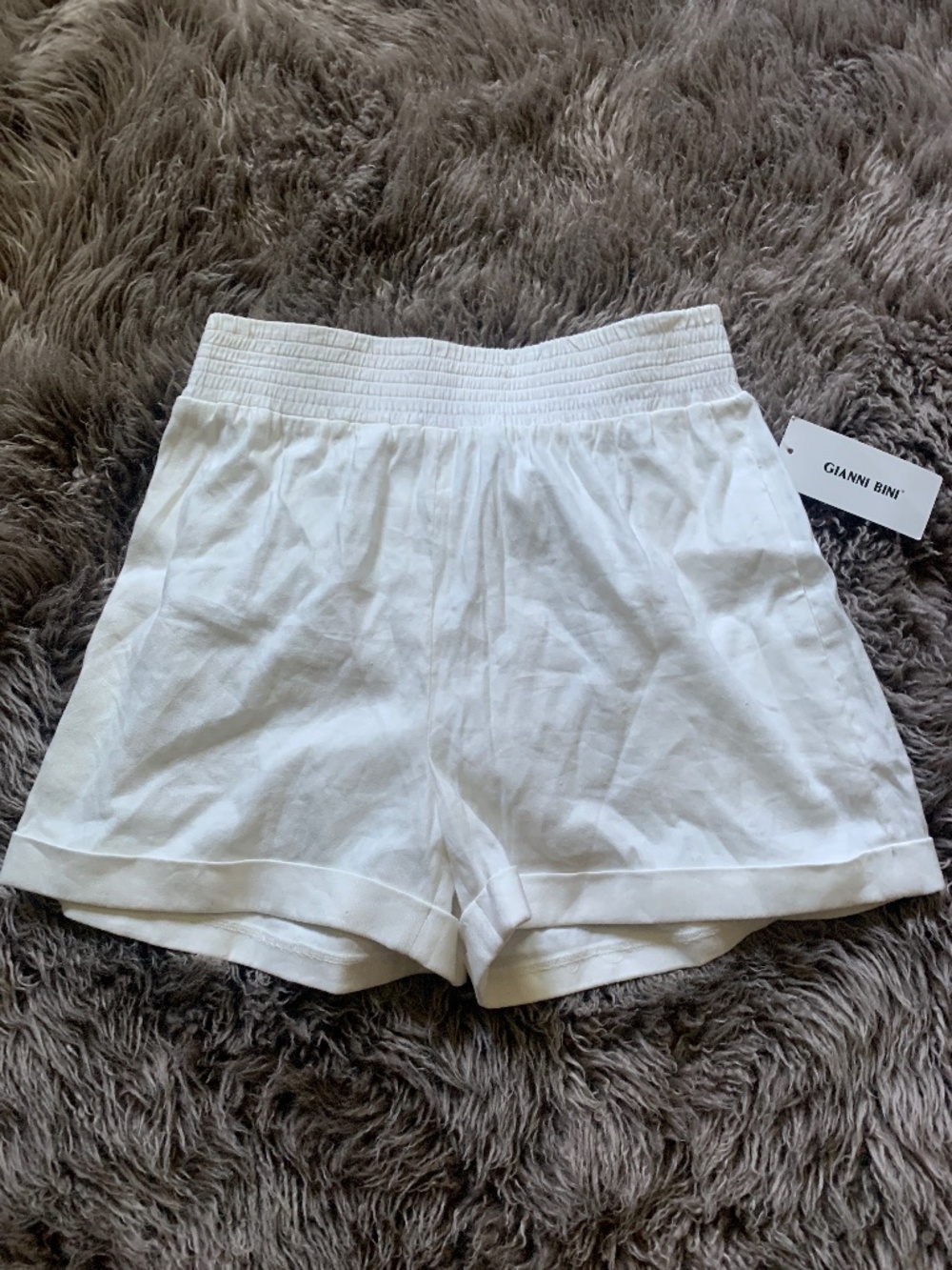 NWT Gianni Bini white shorts, size 4